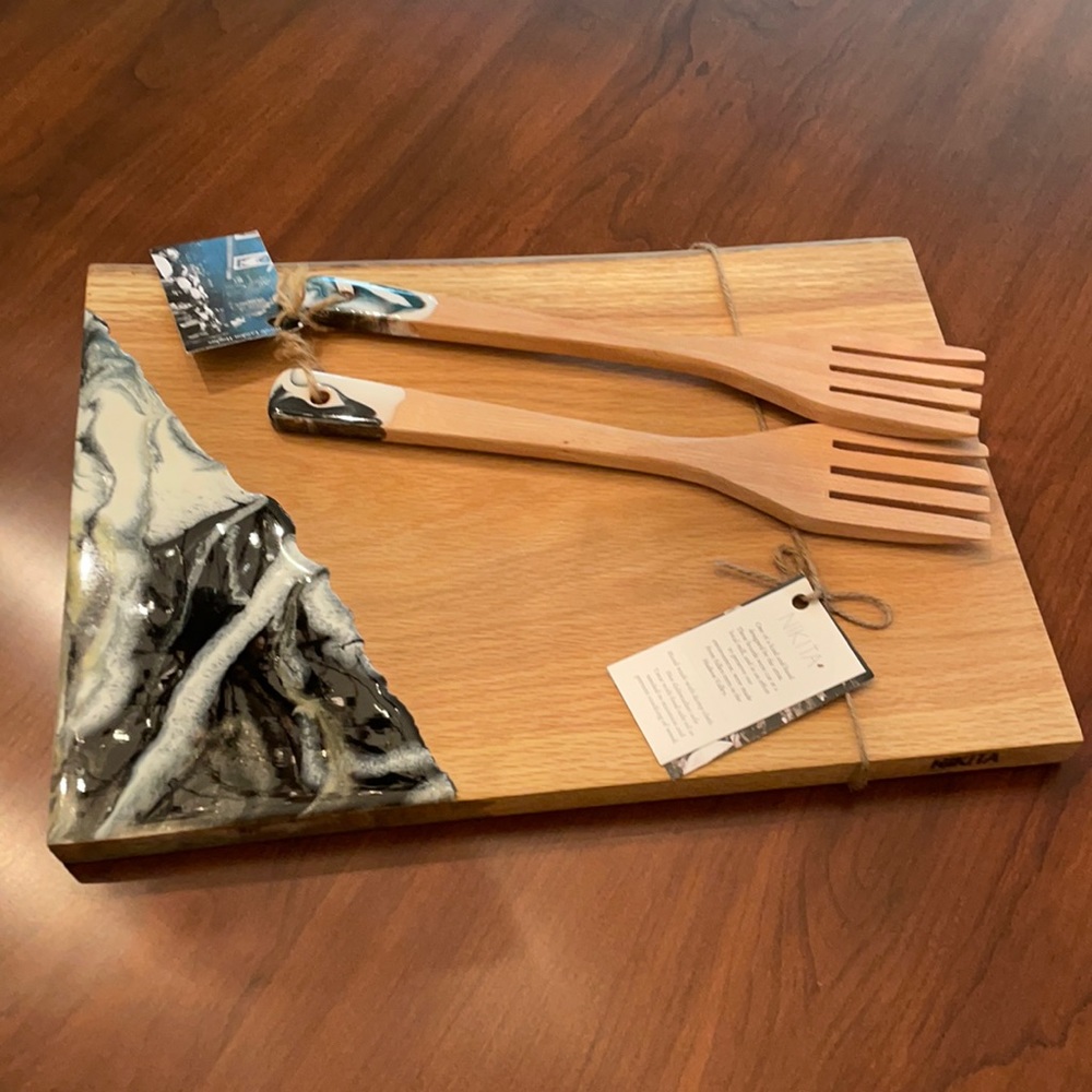 NWT Nikita one of a kind cutting board & serving utensils